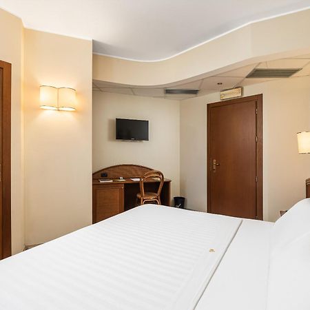 Welcome Hotel Λενιάνο Εξωτερικό φωτογραφία