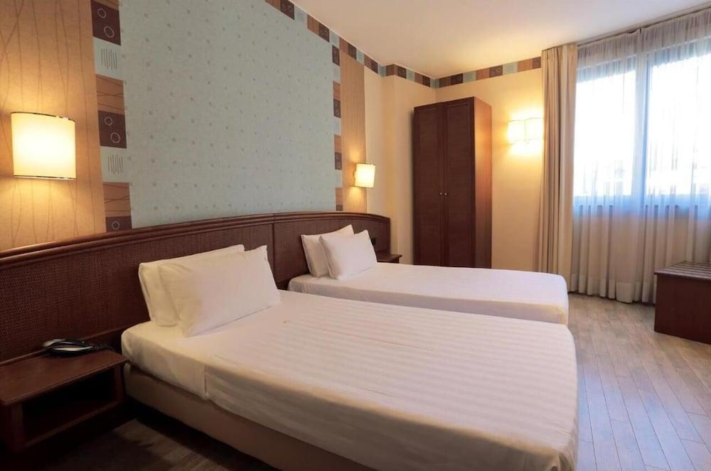 Welcome Hotel Λενιάνο Εξωτερικό φωτογραφία