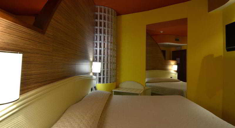 Welcome Hotel Λενιάνο Εξωτερικό φωτογραφία